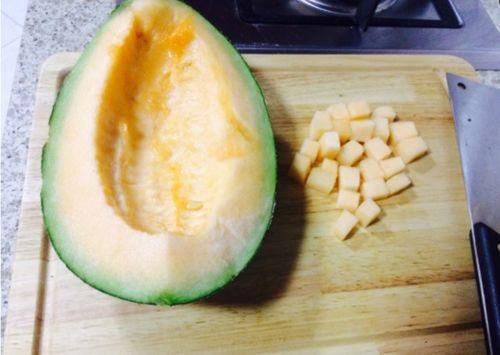 蜂蜜喝完吃哈密瓜,美味双享的甜蜜体验