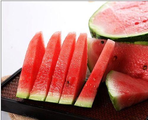 女的吃瓜怎么回答,揭秘网络八卦背后的社交现象