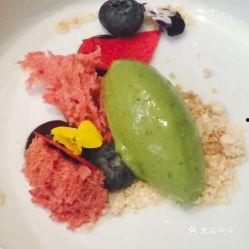 酒吧冰激凌吃瓜,夏日消暑新宠，吃瓜时光的完美伴侣