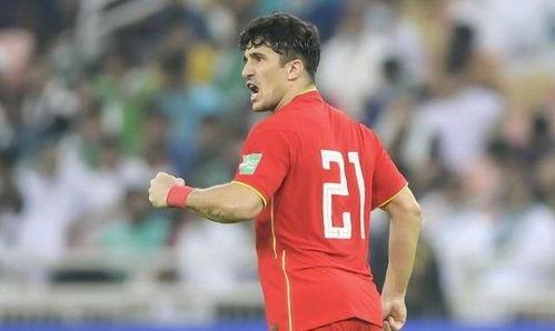 国足球员吃瓜,揭秘球场背后的娱乐生活