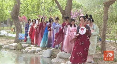 游园惊梦汉服吃瓜,汉服文化中的时尚与吃瓜盛宴