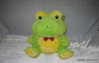 青蛙玩偶吃瓜看戏,揭秘童话世界的欢乐时光