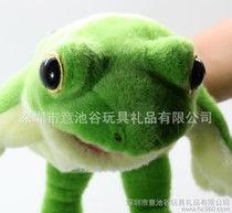 青蛙玩偶吃瓜看戏,揭秘童话世界的欢乐时光