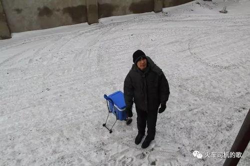 火车司机吃瓜,揭秘铁路生活趣闻