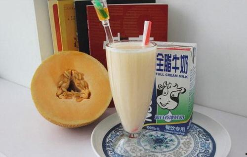 吃哈密瓜能不能吃牛奶