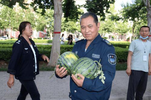 用袜子吃瓜,一场别开生面的“吃瓜”之旅
