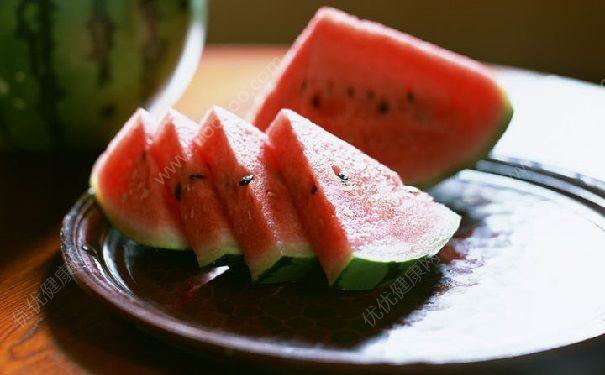 吃瓜后喝白酒,夏日消遣新风尚